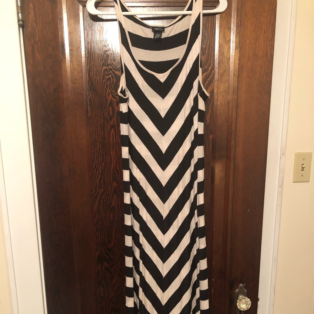 Size L cream and black rue 21 maxi dress